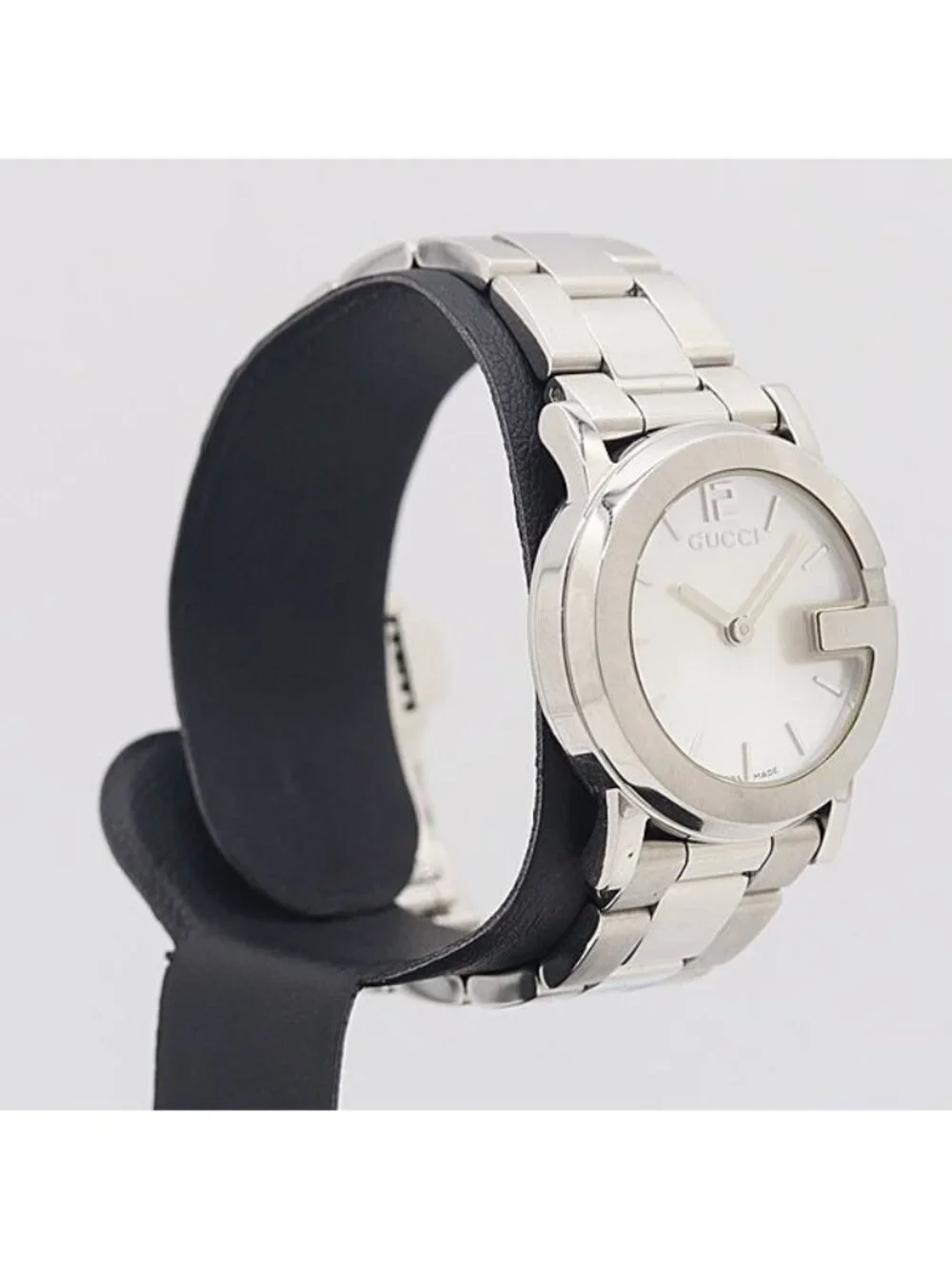 Gucci Round 026/500 Quartz White Shell Dial Watch